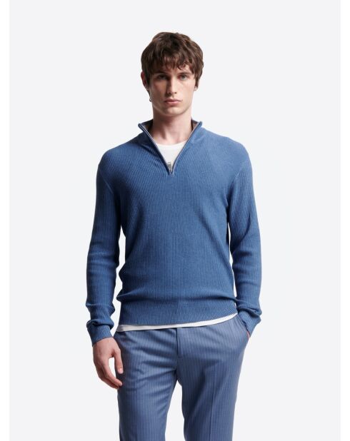 Maglia blu con collo a imbuto in viscosa certificata