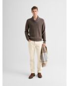 Taupefarbener Pullover aus Baumwolle mit Schalkragen 2