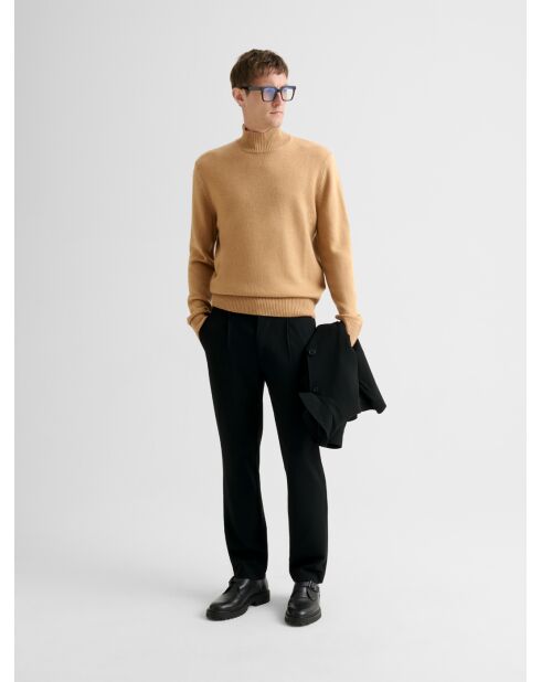 Karamellfarbener Pullover mit Stehkragen aus Wolle und Cashmere 2