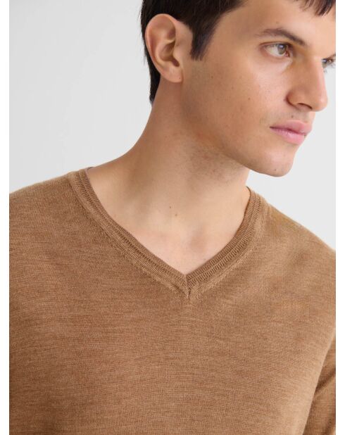 Kamelfarbener Pullover mit V-Ausschnitt aus Merinowolle