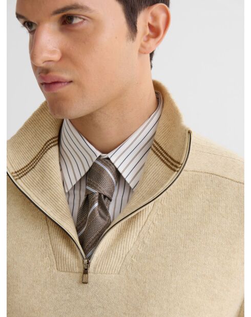 Sandbeiger Pullover aus Wollmischung mit Truckerkragen