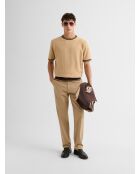 Camiseta regular de cuello redondo en beige arena