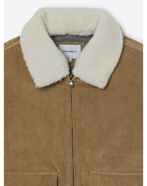 Camelkleurige fluwelen jas met sherpakraag