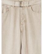 L'Atelier ecrufarbene, lockere Twill-Jeans mit Gürtel