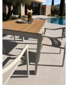 Ensemble repas d'une table de jardin Tonga en aluminium et plateau polywood aspect bois et 4 fauteuils Sumba grège - 5 pièces