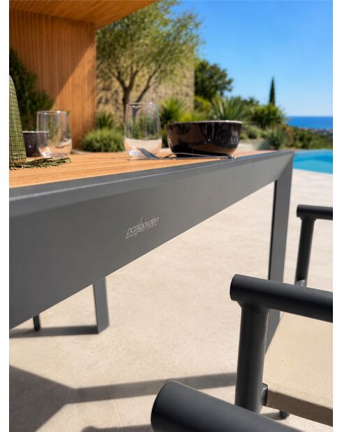 Ensemble table de jardin Tonga en aluminium et plateau polywood aspect bois et 4 fauteuils Sumba gris anthracite - 5 pièces