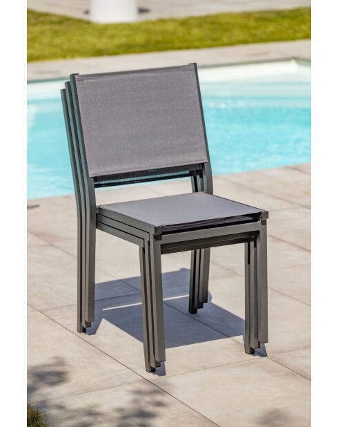 Ensemble repas d'une table de jardin Tonga en aluminium et plateau polywood aspect bois et 4 chaises Tolede empilables gris anthracite - 5 pièces