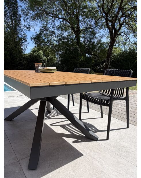 Lot composé d'une table de jardin Lamu en aluminium et plateau polywood aspect bois et 4 fauteuils Tiago noirs gris anthracite - 5 pièces