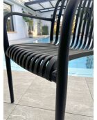 Lot composé d'une table de jardin Lamu en aluminium et plateau polywood aspect bois et 4 fauteuils Tiago noirs gris anthracite - 5 pièces