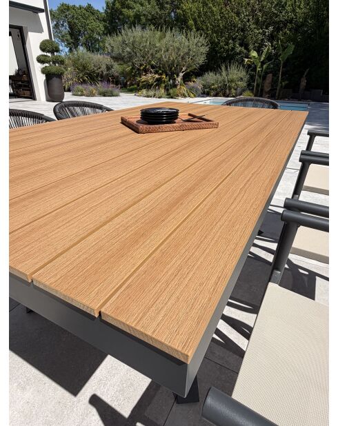 Lot composé d'une table de jardin Lamu en aluminium et plateau polywood aspect bois et 8 fauteuils Sumba gris anthracite - 9 pièces