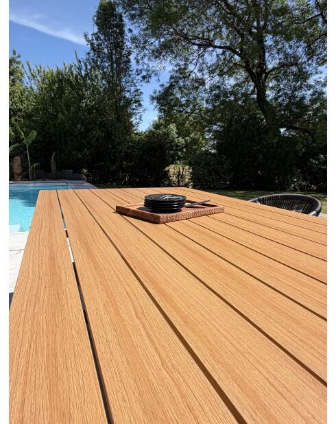 Lot composé d'une table de jardin Lamu en aluminium et plateau polywood aspect bois et 4 fauteuils Sumba gris anthracite - 5 pièces