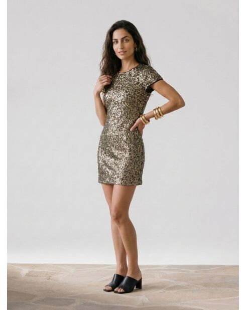 Kurzes Kleid mit goldenen Pailletten