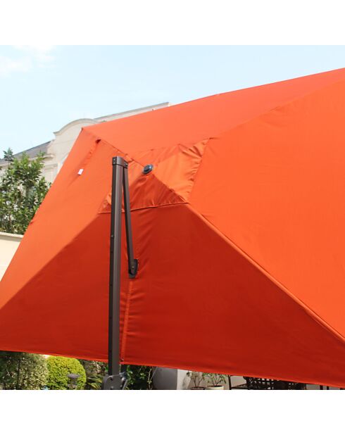 Pacchetto ombrellone rotante in terracotta Koriva con copertura - 268x38x14 cm