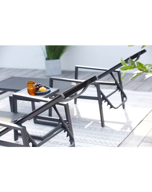 Lot de 2 transats et une table d'appoint Parivo noir - 3 pièces