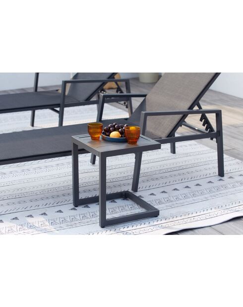 Lot de 2 transats et une table d'appoint Parivo noir - 3 pièces