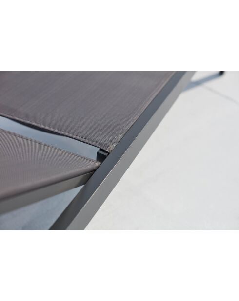 Lot de 2 transats avec roulettes Nelina gris foncé - 191x55x100 cm