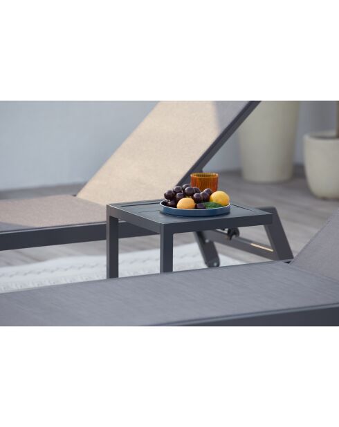 Lot de 2 transats et une table d'appoint Nelina gris et noir - 3 pièces