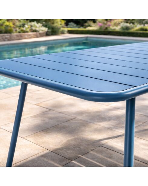 Blauer Gartentisch für 4 bis 6 Personen von Falcou, 120x70x72 cm