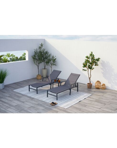 Lot de 2 transats et une table d'appoint Parivo gris - 3 pièces