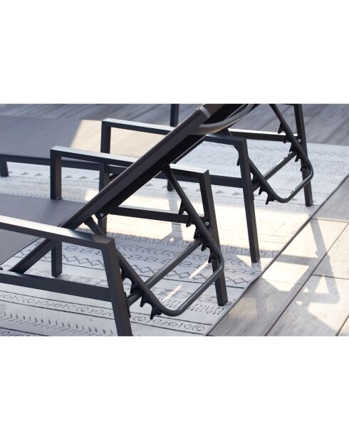 Lot de 2 transats et une table d'appoint Parivo gris - 3 pièces