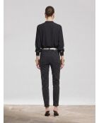 Zwart hemd met pareldetails