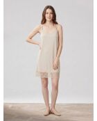 Beiges Kleid mit Spitzensockel
