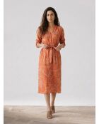 Langes Kleid mit orangefarbenem Aufdruck