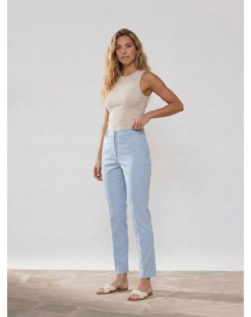 Pantalones chinos azul claro
