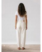 Ecrufarbene Bananenjeans