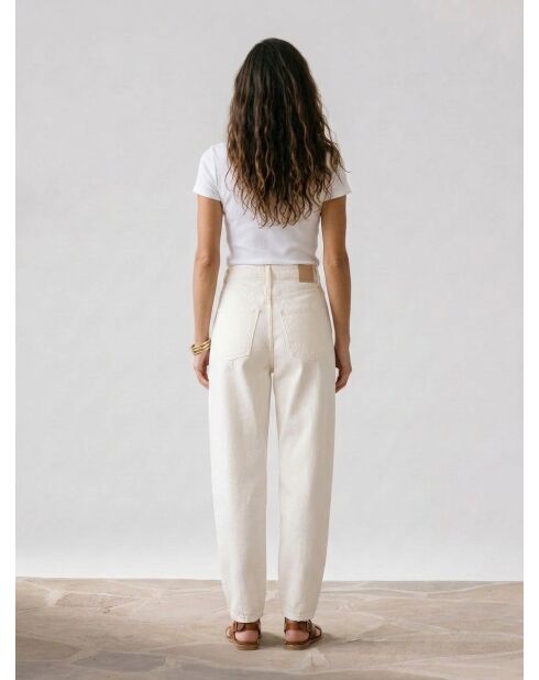 Ecrufarbene Bananenjeans