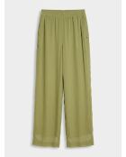 Mittelgrüne, weite und fließende Hose