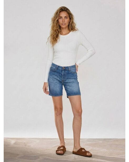 Blaue Jeansshorts, getragen für Jungen