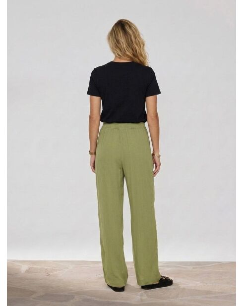 Mittelgrüne, weite und fließende Hose