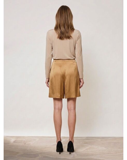 Pantalones cortos plisados en oro 100% seda