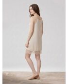 Beiges Kleid mit Spitzensockel