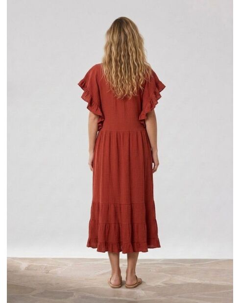 Langes Kleid mit Backsteinrüschen