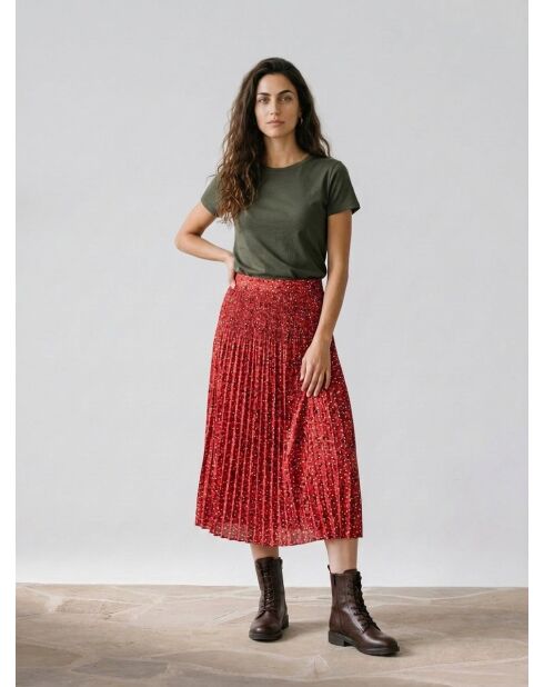 Roter bedruckter langer Rock