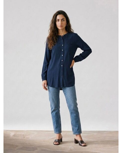 Marineblaue Bluse mit Maokragen und Knöpfen