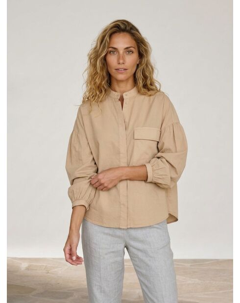 Camisa beige mediana con bolsillo con cuello Mao