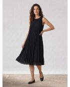Schwarzes Kleid mit Kleidern
