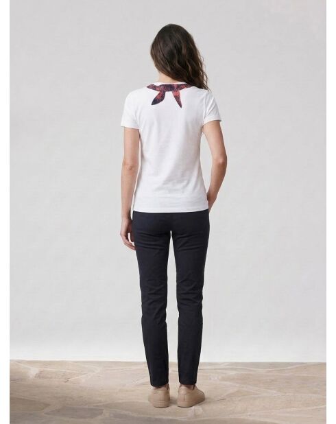 Cremefarbenes, rot/schwarz bedrucktes T-Shirt