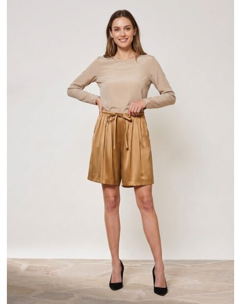 Pantalones cortos plisados en oro 100% seda