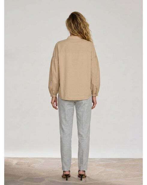 Camisa beige mediana con bolsillo con cuello Mao