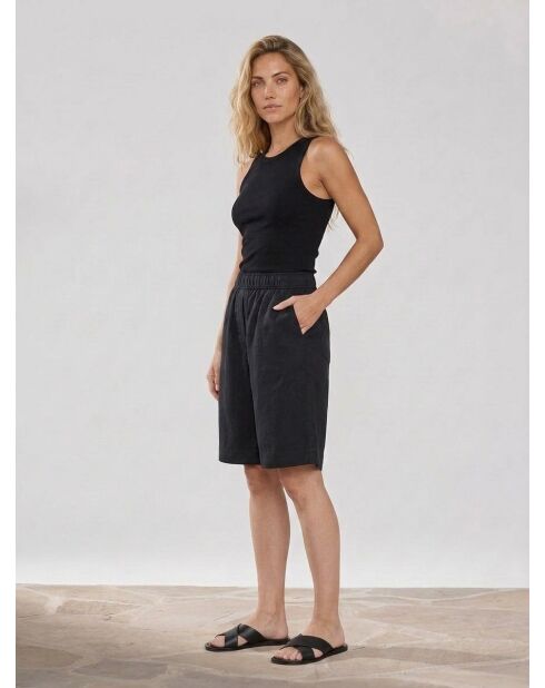 Zwarte bermuda's met elastische taille en soepele pasvorm
