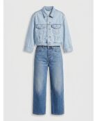 Blaue Jeansjacke mit kurzen Ärmeln