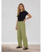 Mittelgrüne, weite und fließende Hose
