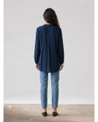 Blusa azul marino con botones y cuello Mao