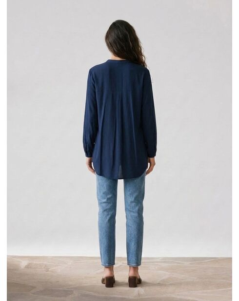 Marineblaue Bluse mit Maokragen und Knöpfen