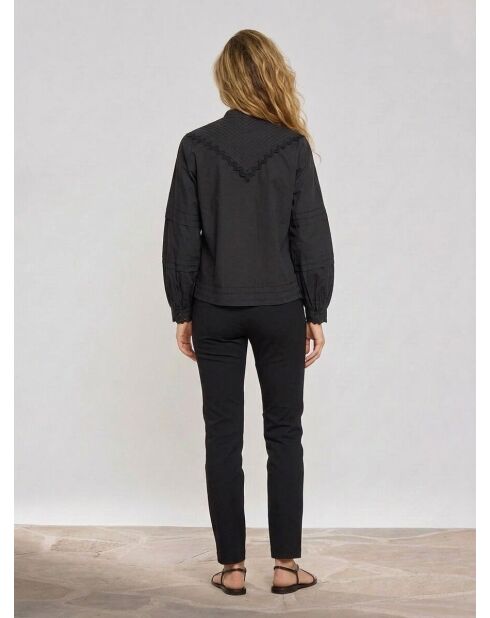 Camicetta in cotone biologico 100% con ricamo inglese nero