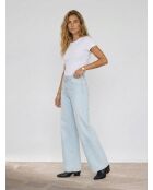 Hellblaue Jeans mit weitem Bein